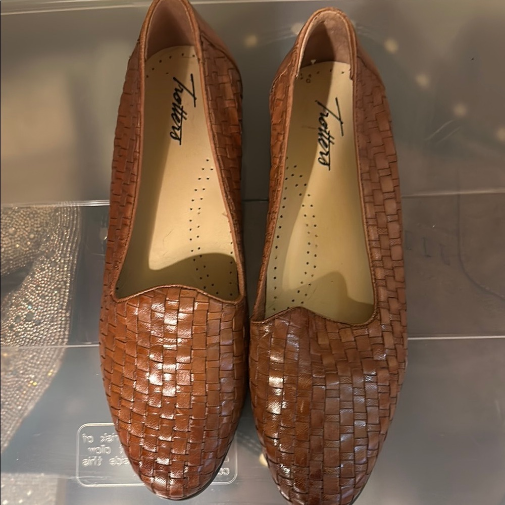 Trotters loafers size 8